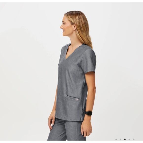 Figs Women’s Casma Three Pocket Scrub Top Size Xsmall Graphite Gray Medical - Picture 2 of 9